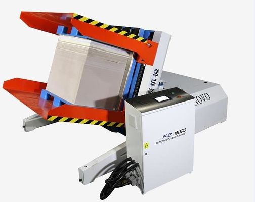 Machine à tourner automatique de pile de palettes de papier avec alignement et élimination de poussière
