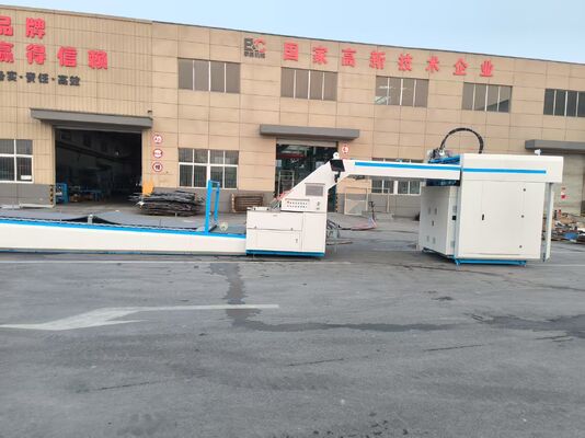 Machine à laminer à flûte à grande vitesse avec alimentation automatique et systèmes d'alignement des feuilles pour la stratification ondulée précise