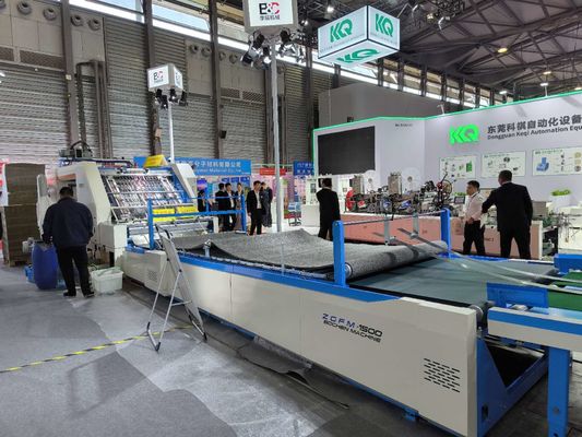 Machine automatique de plastification de carton ondulé pour la plastification de carton ondulé dans l'industrie de l'emballage