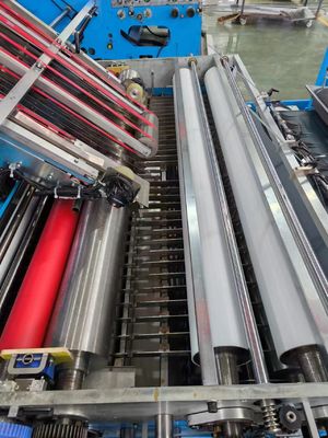 Machine de laminage à la flûte à 5 couches avec contrôle servo pour le laminage du papier ondulé et la production de produits laminés en plusieurs couches