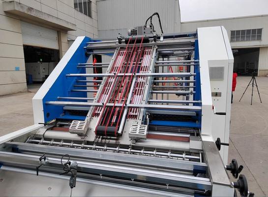 Machine de laminage automatique à flûte durable fournissant une lamination constante à grande vitesse pour les feuilles de carton ondulé