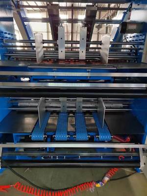 Machine de laminage à la flûte à 5 couches avec contrôle servo pour le laminage du papier ondulé et la production de produits laminés en plusieurs couches