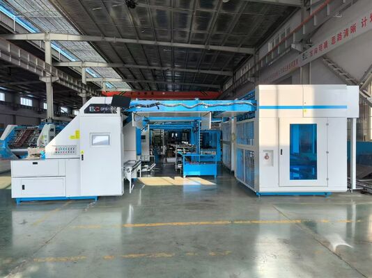 Machine à laminer à flûte à grande vitesse avec alimentation automatique et systèmes d'alignement des feuilles pour la stratification ondulée précise