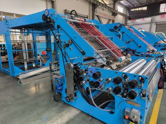 Machine de laminage automatique à flûte conçue pour la lamination du carton ondulé et la performance de la litho-lamination dans le commerce