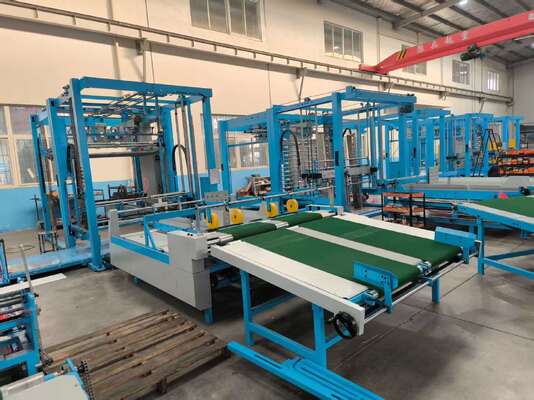 Machine d'empilage automatique de rabats conçus pour améliorer la production de carton ondulé en automatisant les processus de comptage, de retournement et d'empilage du papier