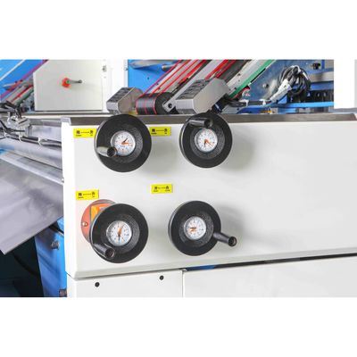 Haute précision 2200mm de cannelure de machine complètement automatique de stratification pour coller le carton ondulé et le carton