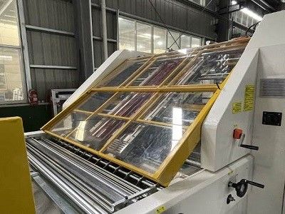 machine de stratification de cannelure de 2200x2200mm automatique avec du CE lancé pour l'impression
