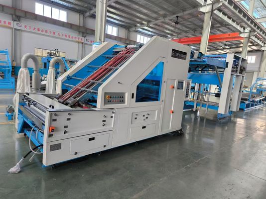 Machine de laminage de feuille à feuille de haute précision pour papier ondulé avec contrôle et correction automatique par servo