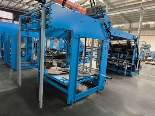 Machine de lamination automatique de cannelures optimisée pour offrir une lamination de carton ondulé à haute vitesse et une lamination lithographique