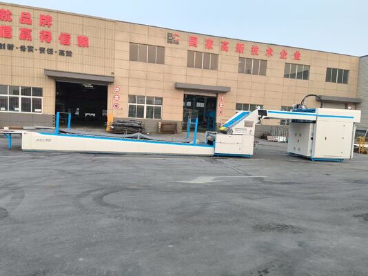 Machine de laminage à flûte à grande vitesse équipée d'un système d'alimentation des bords de plomb et d'alignement des feuilles supérieures pour une lamination ondulée optimale